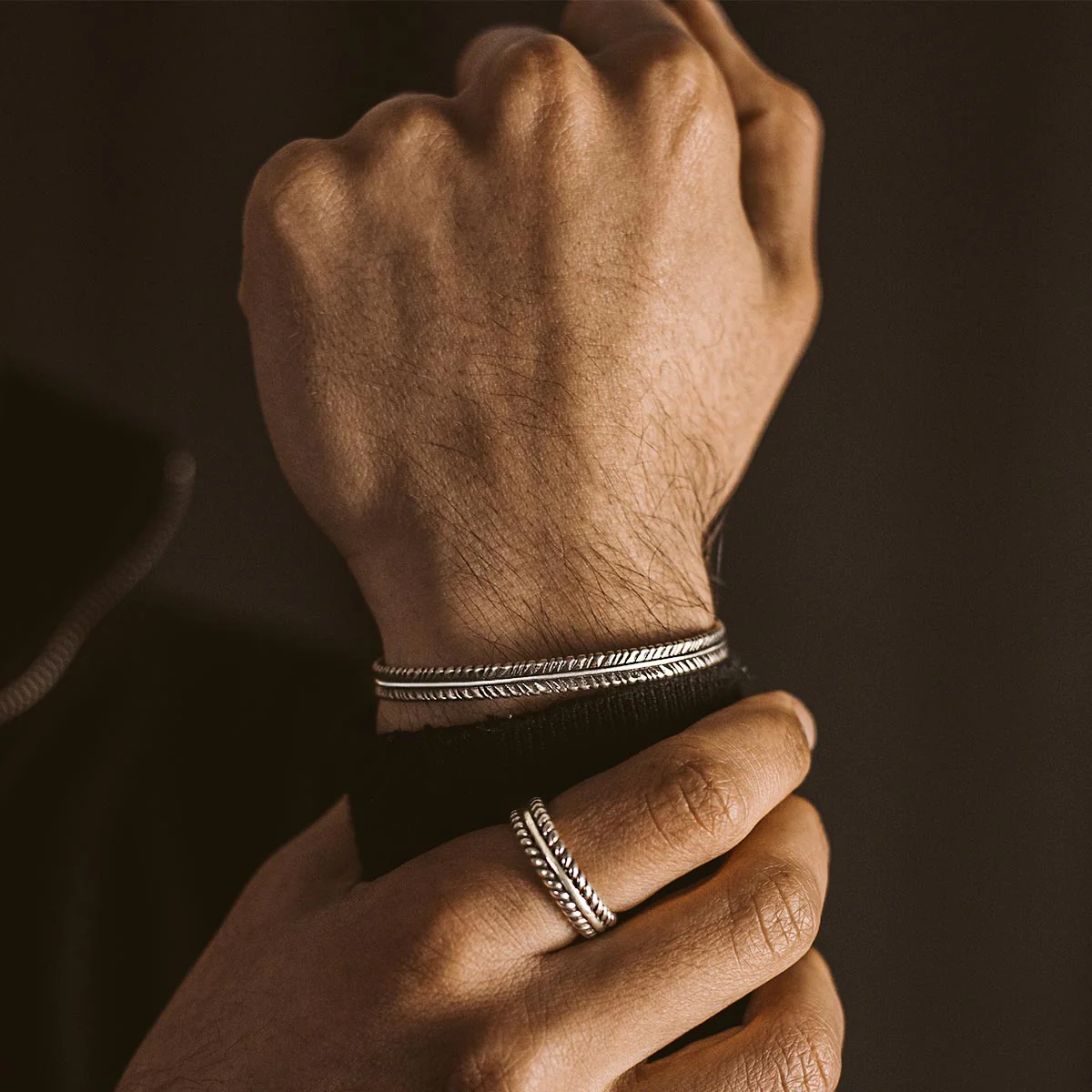 Zahir - Thin Sterling Silver Feather Bangle 6mm - Image 4